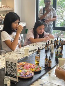 thu huong nuoc hoa niche tai showroom — R Parfums & NOTE workshop Thao Dien